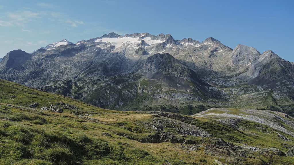 Impresiona ver os glaciares que se desprenden destes macizos montañosos do Aneto e da Maladeta Portillón de Benasque. Pico Salbaguardia